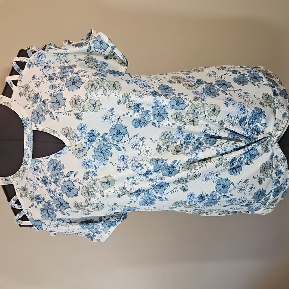 Cato Womens Medium Blouse Peekaboo V-Neck with Blue & White Floral Design